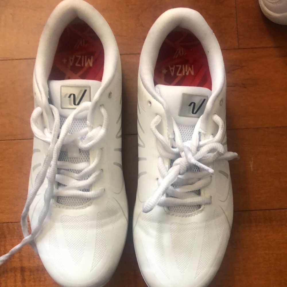 Cheerleading shoes
